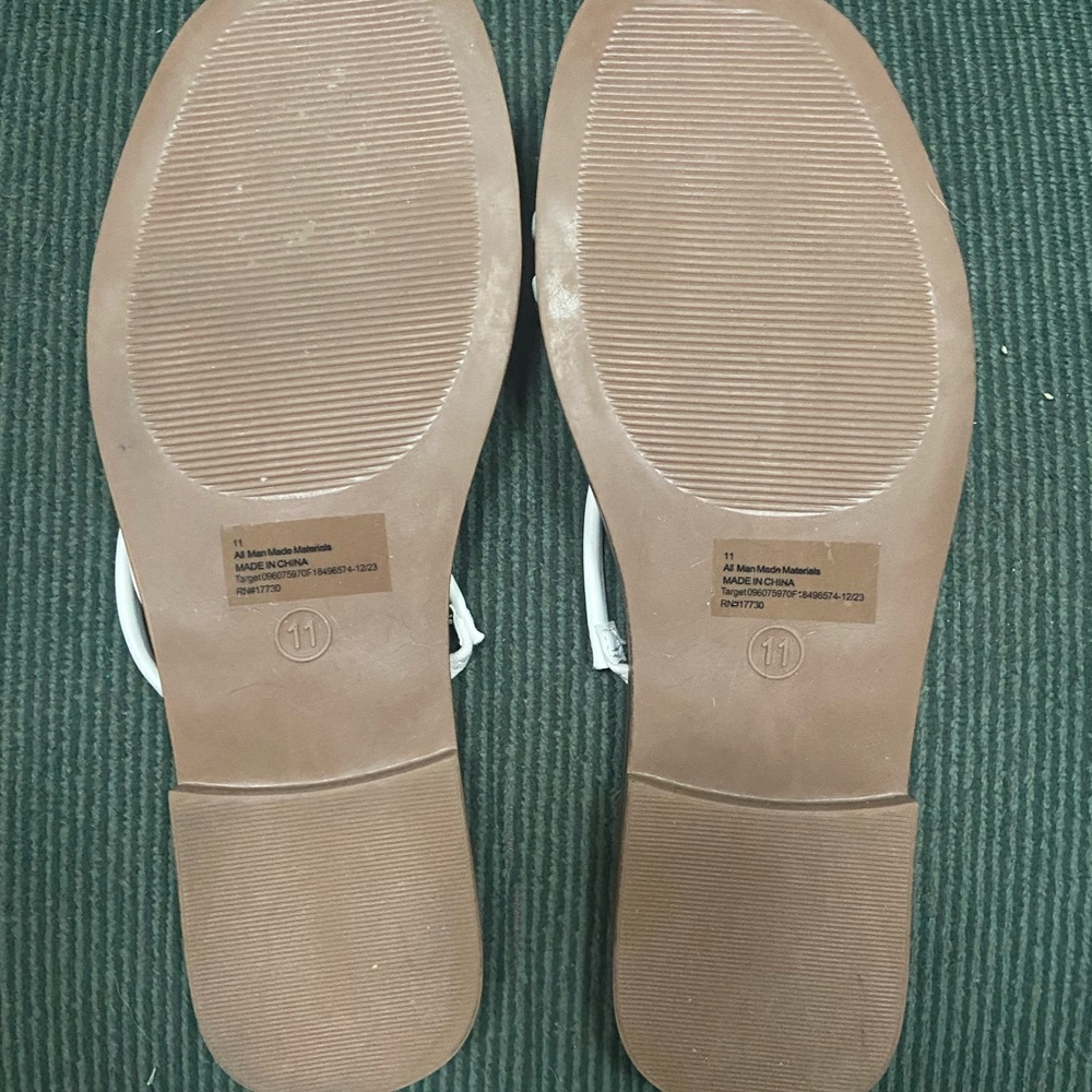 Ladies, size 11 memory foam sandals, NIB - Picture 3 of 5